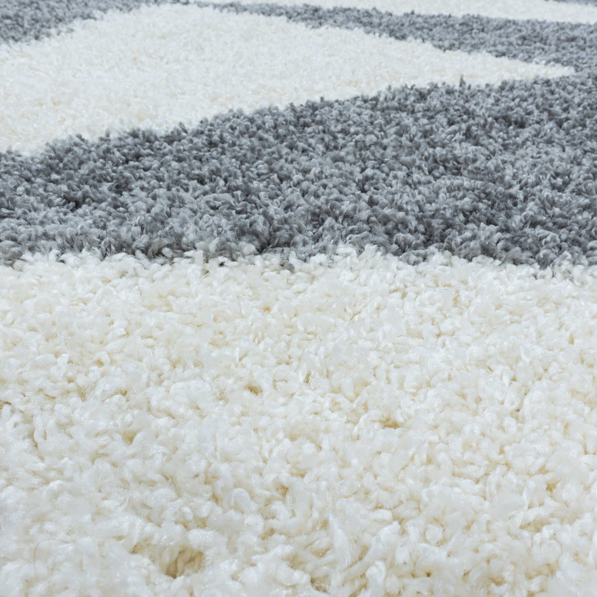 Deep pile rug, long pile meander design, fluffy shaggy rug for living room