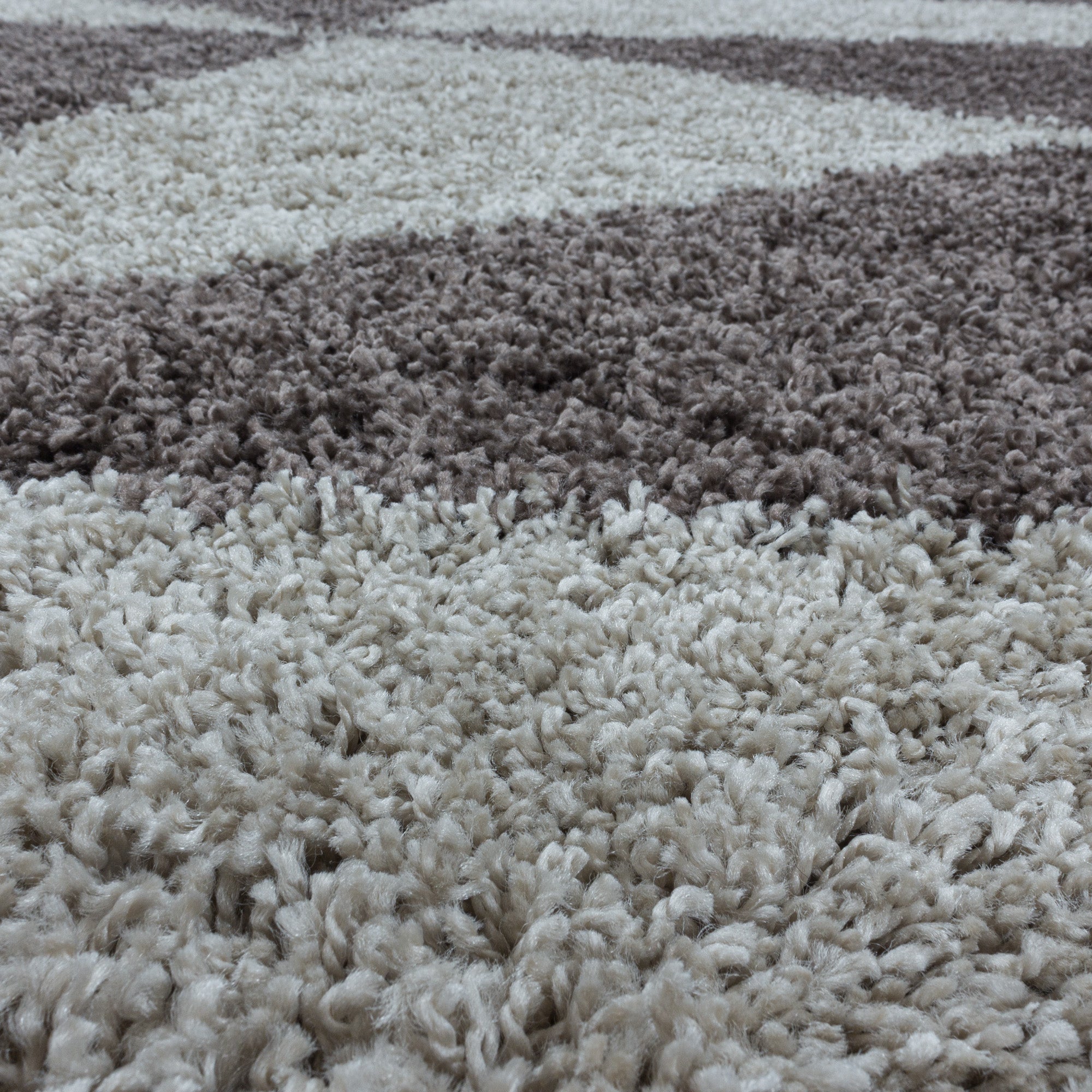 Deep pile rug, long pile meander design, fluffy shaggy rug for living room