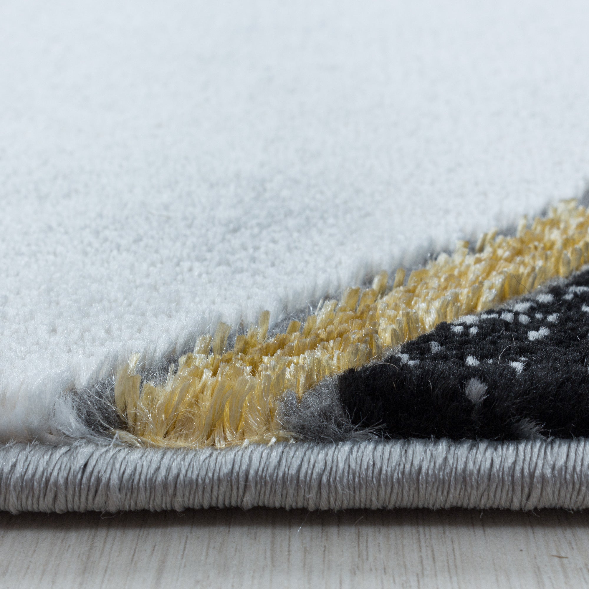 Tapis salon tapis design scandinave aspect marbre avec fibres brillantes