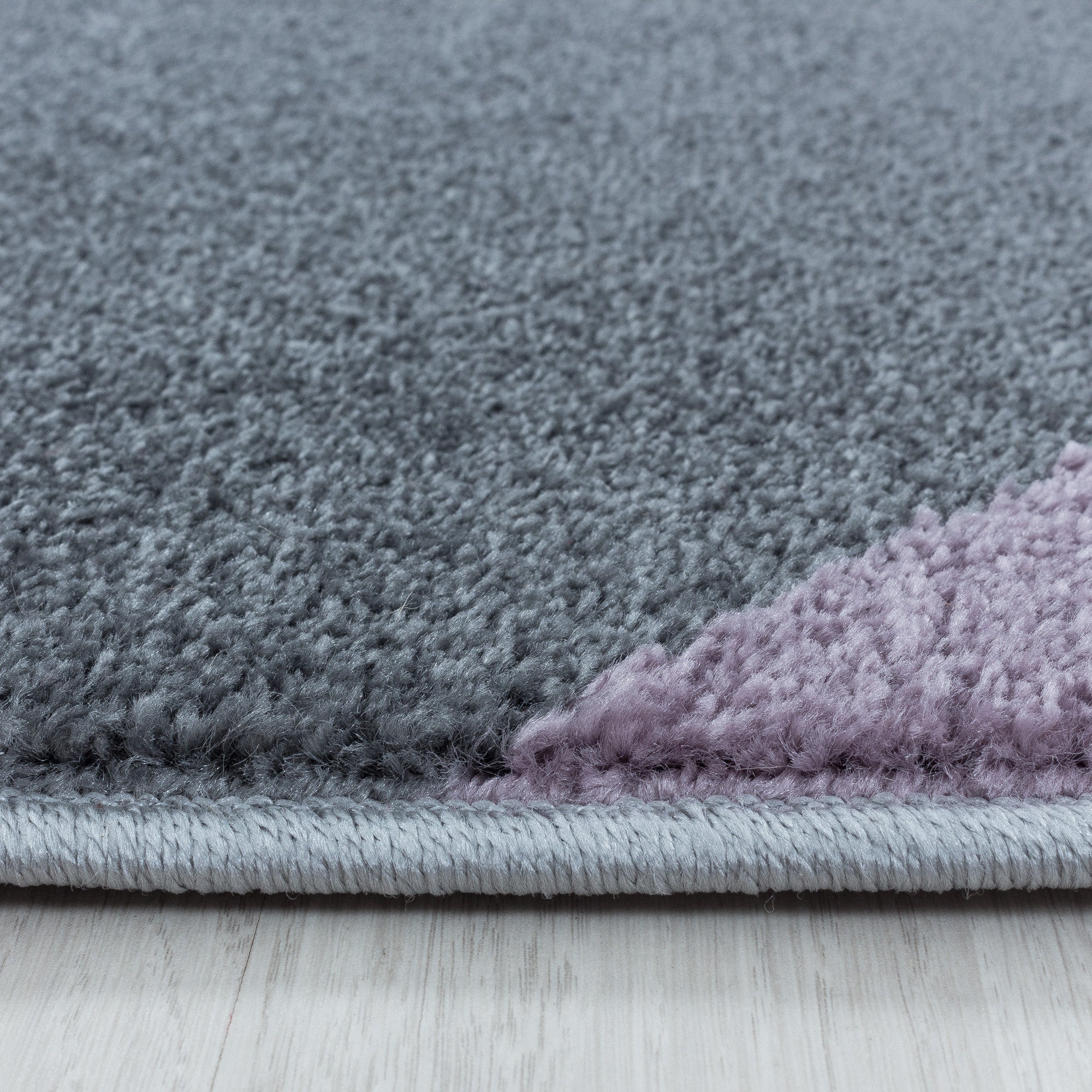 Tapis de salon design moderne, doux, à poils courts, design géométrique, robuste