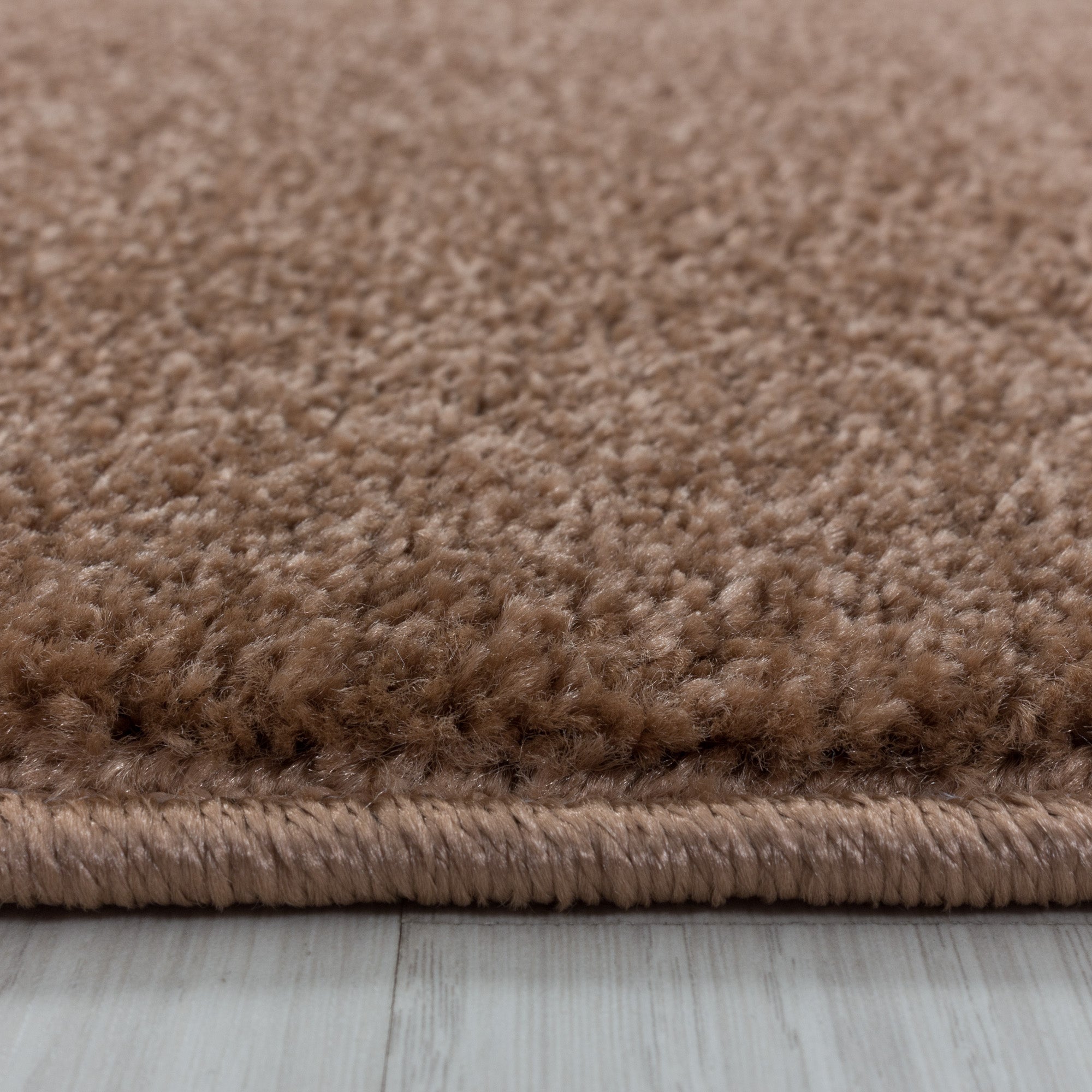 Modern designer short pile rug for living room, plain, robust, easy to care for