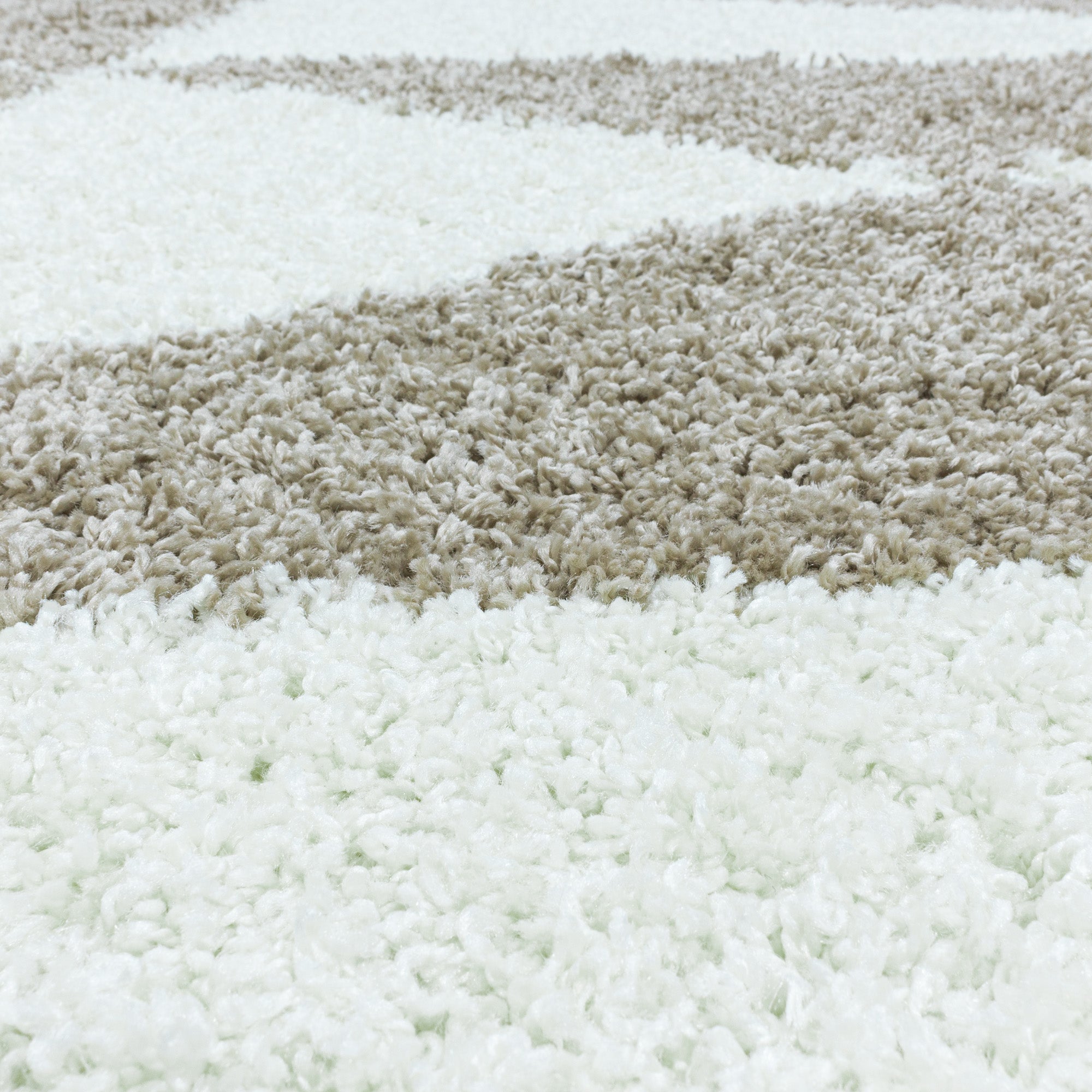 Deep pile rug, long pile meander design, fluffy shaggy rug for living room