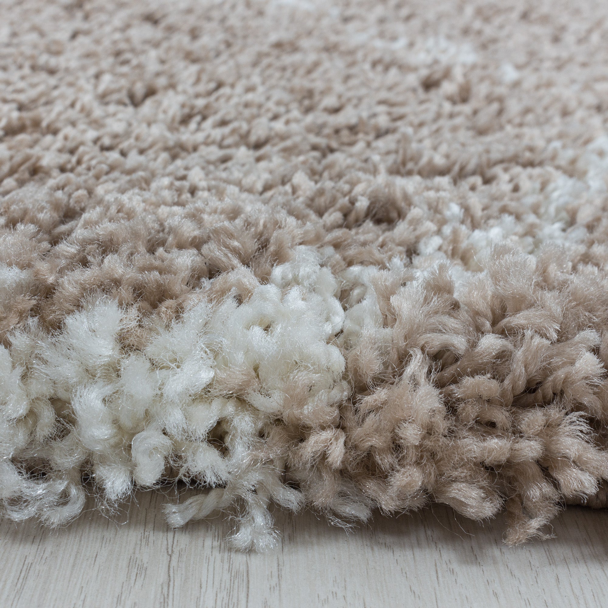 Tapis shaggy à poils longs salon design scandinave poils longs moelleux doux