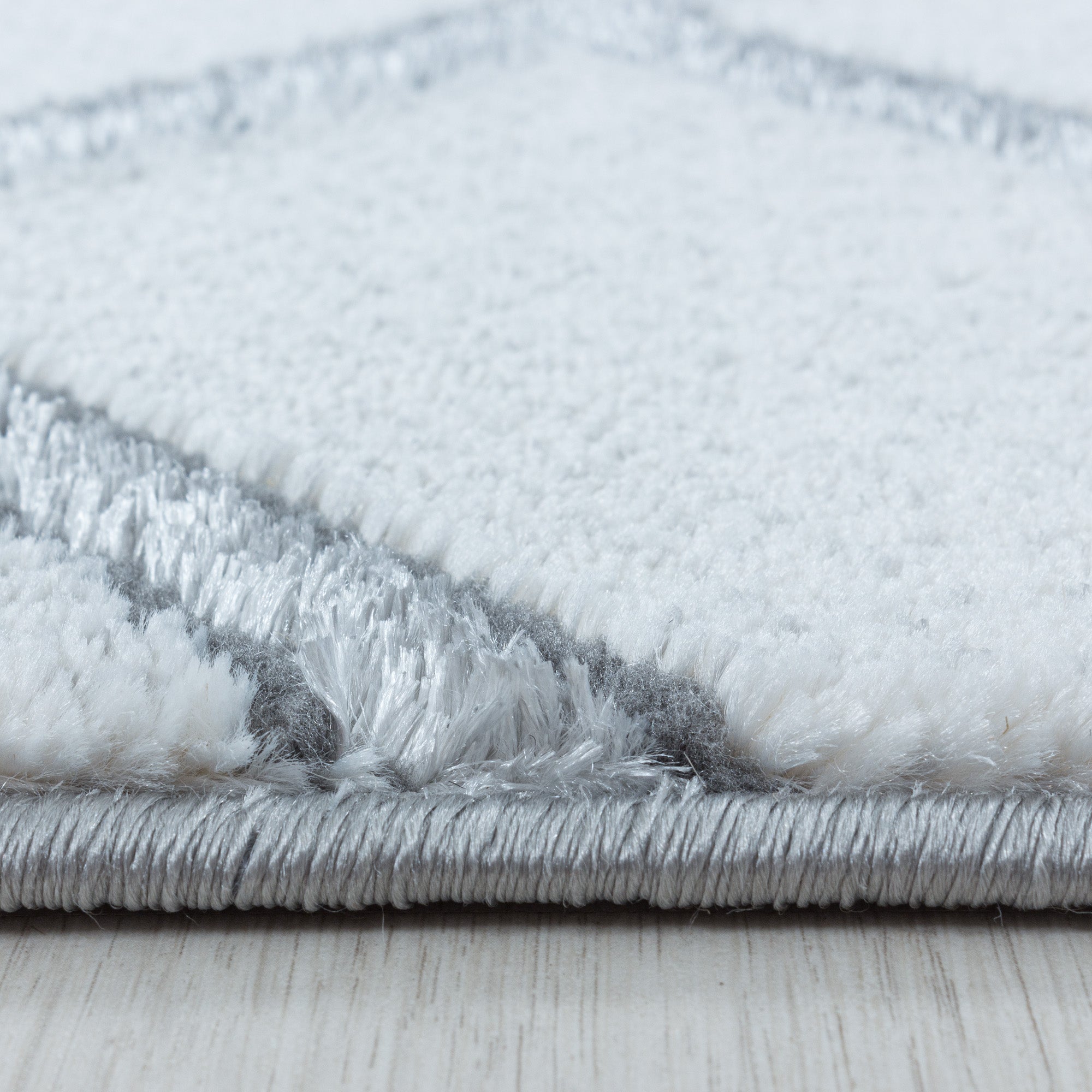 Tapis salon tapis design scandinave aspect marbre avec fibres brillantes