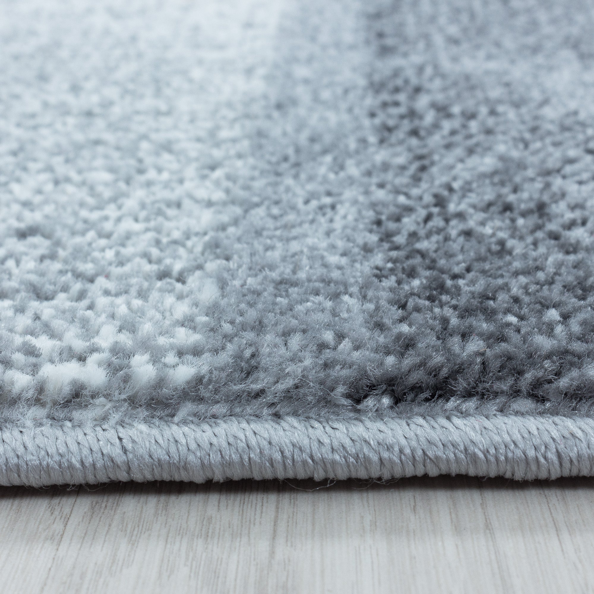 Tapis de salon design moderne, doux, à poils courts, design à carreaux, robuste