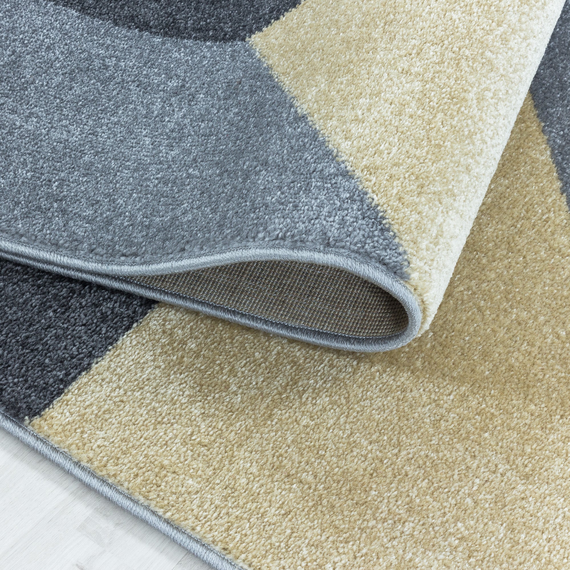 Tapis de salon design moderne, doux, à poils courts, design géométrique, robuste