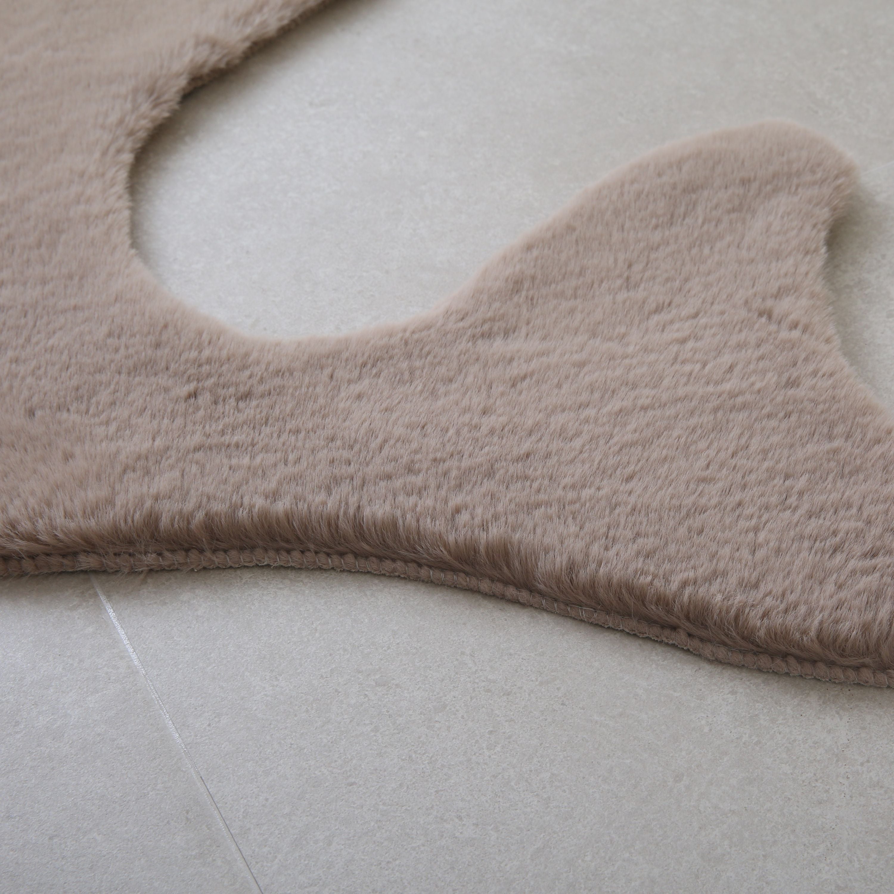 Tapis peluche uni forme baleine fausse fourrure chambre enfant aspect fourrure super doux