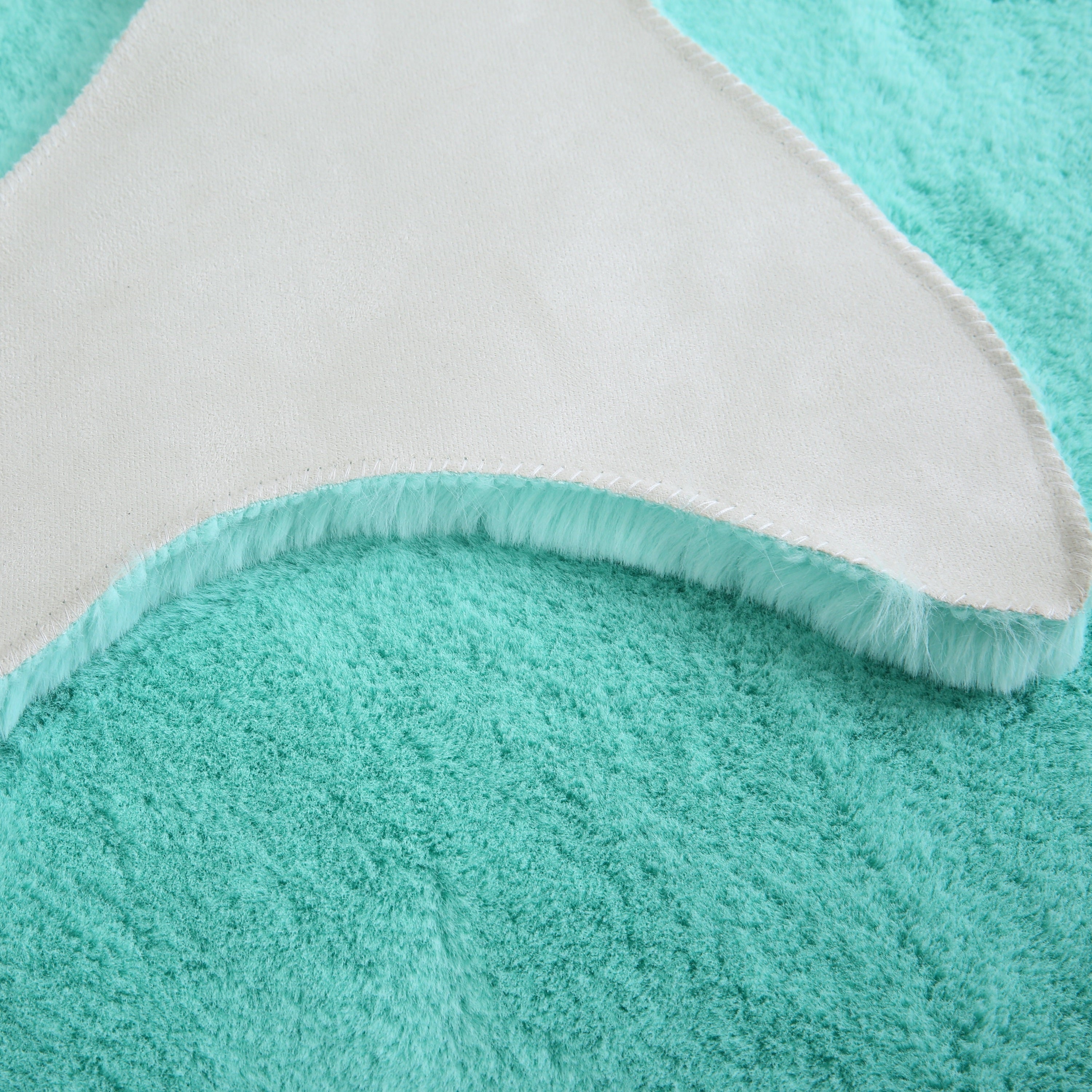 Tapis peluche uni forme baleine fausse fourrure chambre enfant aspect fourrure super doux
